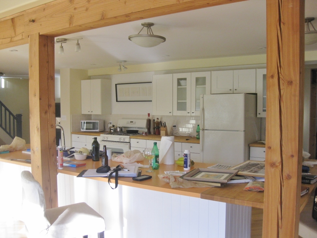 kitchen before Realty Difference Staging