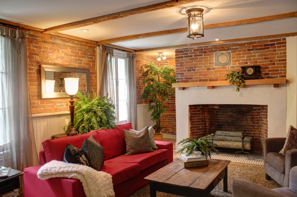 Living Room after Realty Difference Staging