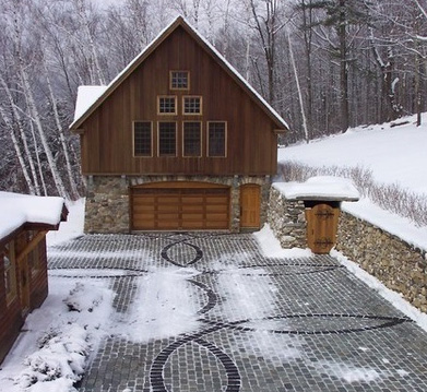 Snowy home in winter Selling in winter