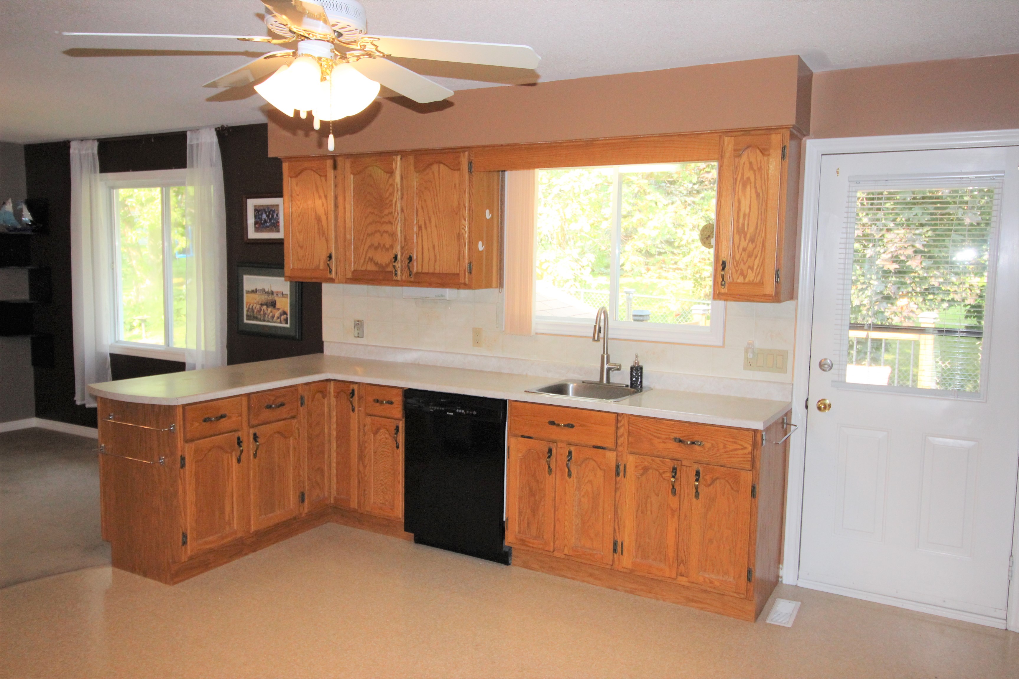 137 Shoreline Crescent, Napanee, Ontario    - Photo 2 - RP9704014972